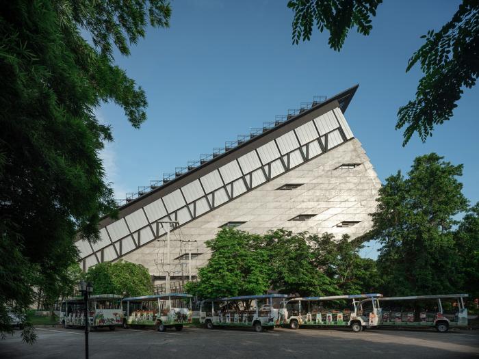 BIM建筑|泰国农业部金禧年博物馆，“倾倒”的大楼 / Plan Architect