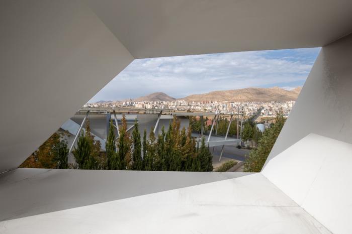 BIM建筑|多变折叠板拼成“蜂窝”般立面：伊朗绿地会议中心展览楼