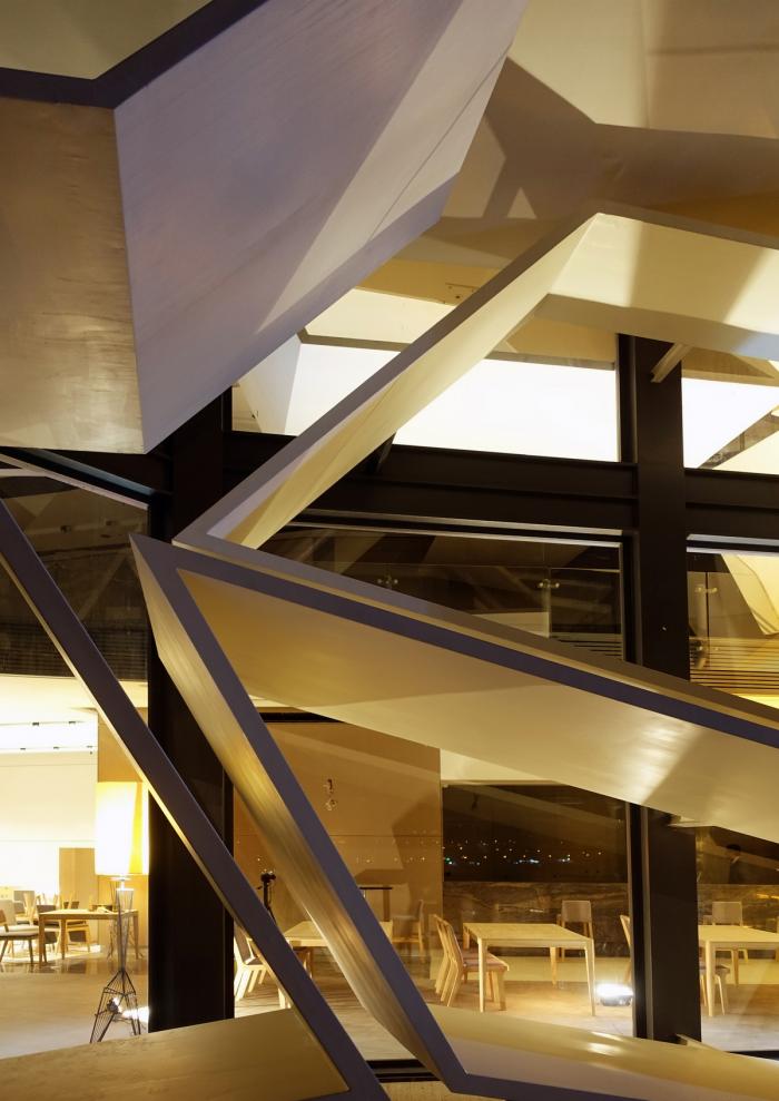 BIM建筑|多变折叠板拼成“蜂窝”般立面：伊朗绿地会议中心展览楼