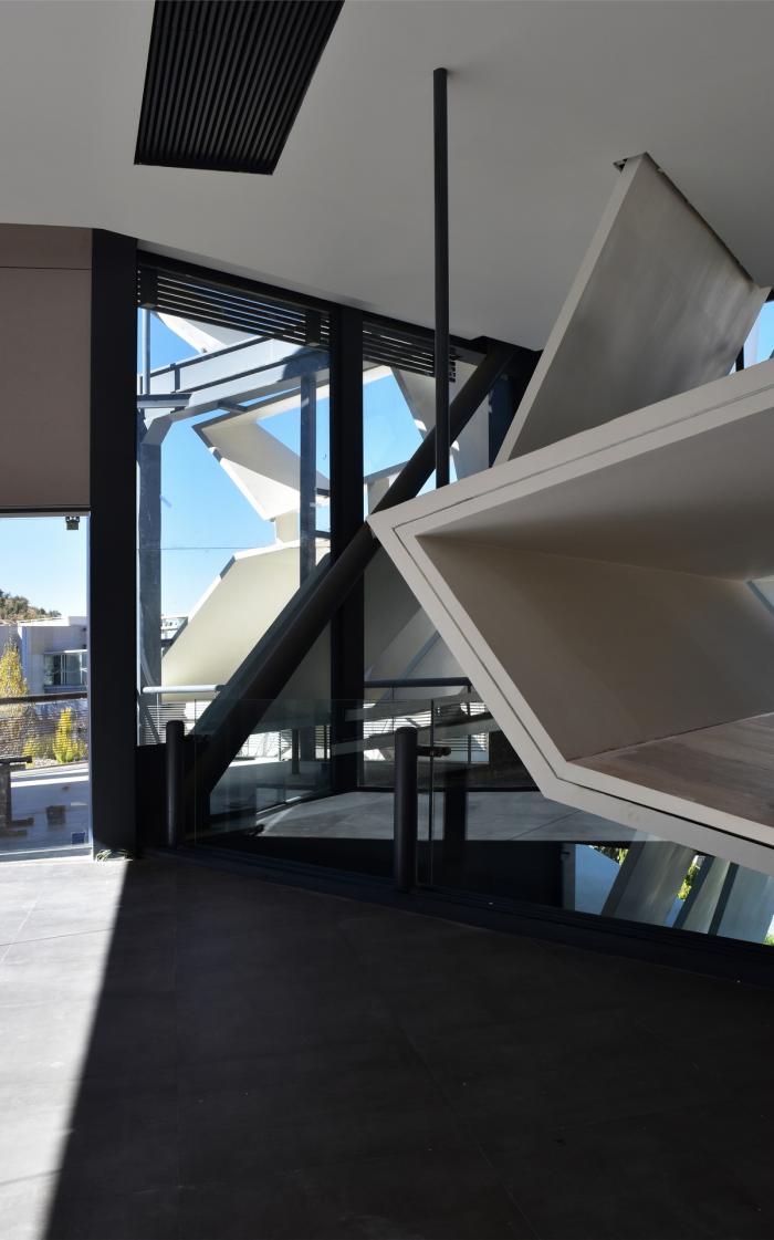 BIM建筑|多变折叠板拼成“蜂窝”般立面：伊朗绿地会议中心展览楼