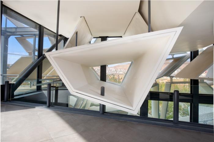 BIM建筑|多变折叠板拼成“蜂窝”般立面：伊朗绿地会议中心展览楼