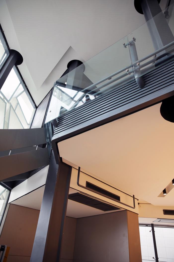 BIM建筑|多变折叠板拼成“蜂窝”般立面：伊朗绿地会议中心展览楼