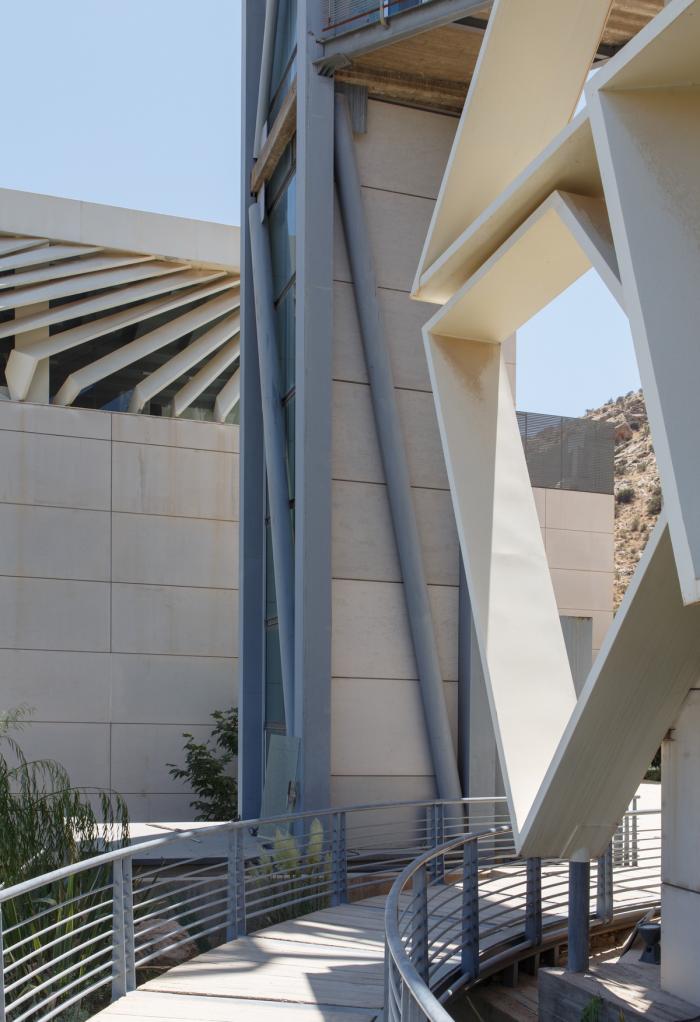 BIM建筑|多变折叠板拼成“蜂窝”般立面：伊朗绿地会议中心展览楼