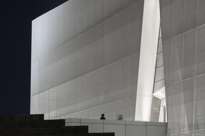 BIM建筑|荒野上的汉白玉——水发·信息小镇产业展示中心 / aoe|事建组