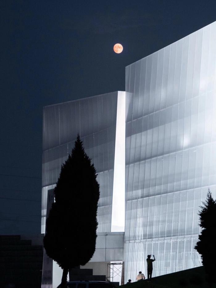 BIM建筑|荒野上的汉白玉——水发·信息小镇产业展示中心 / aoe|事建组