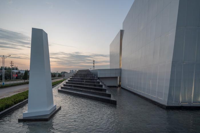 BIM建筑|荒野上的汉白玉——水发·信息小镇产业展示中心 / aoe|事建组