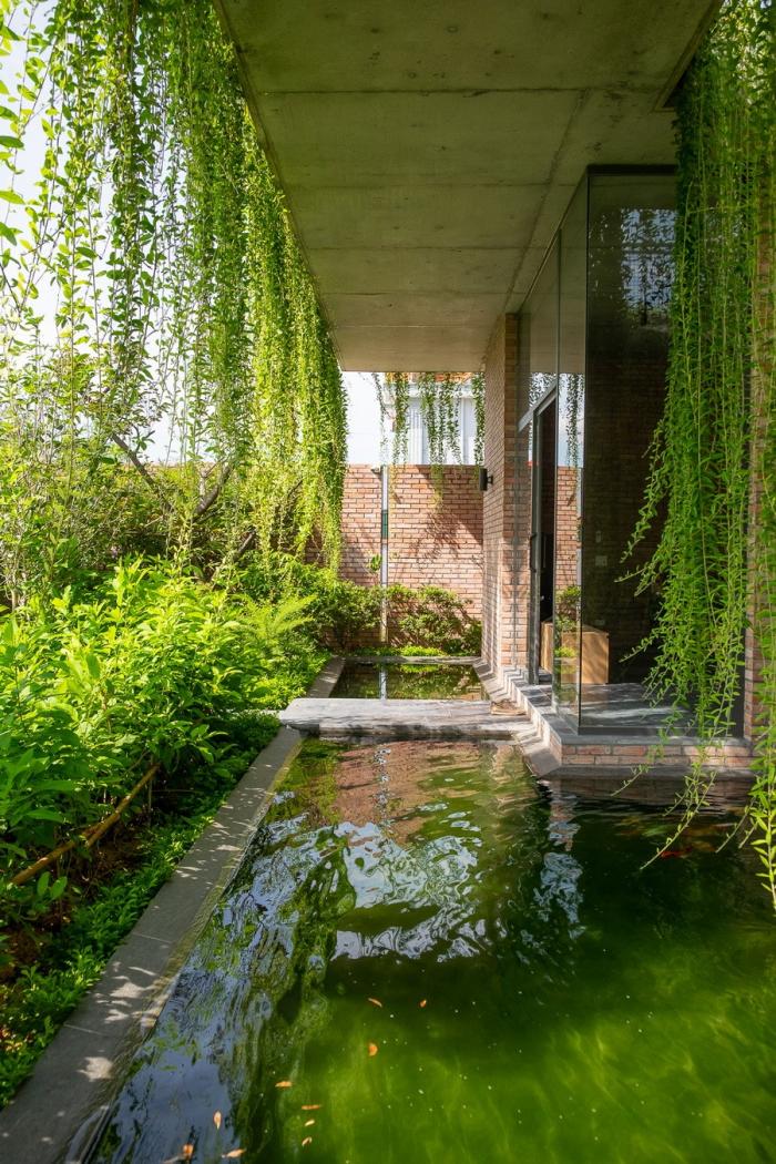 BIM建筑|闲赏庭院，静观游鱼：越南绿幕住宅 / HGAA