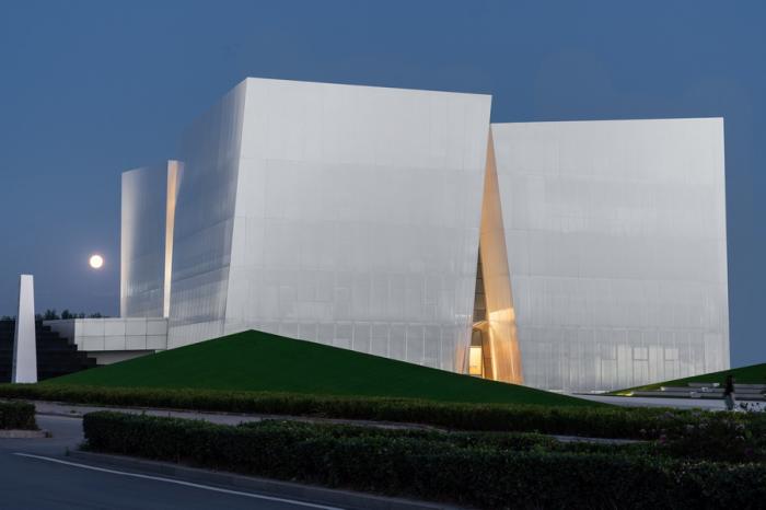 BIM建筑|荒野上的汉白玉——水发·信息小镇产业展示中心 / aoe|事建组