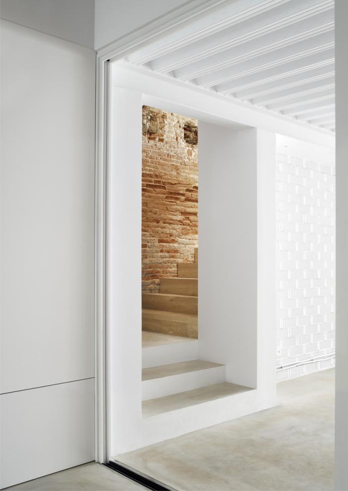 BIM建筑|巴塞罗那住宅改造，纵向贯通 / estudi08014