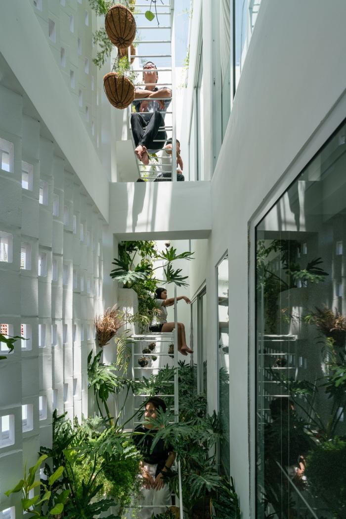 BIM建筑|与自然共居，越南百叶窗住宅 / Limdim House Studio