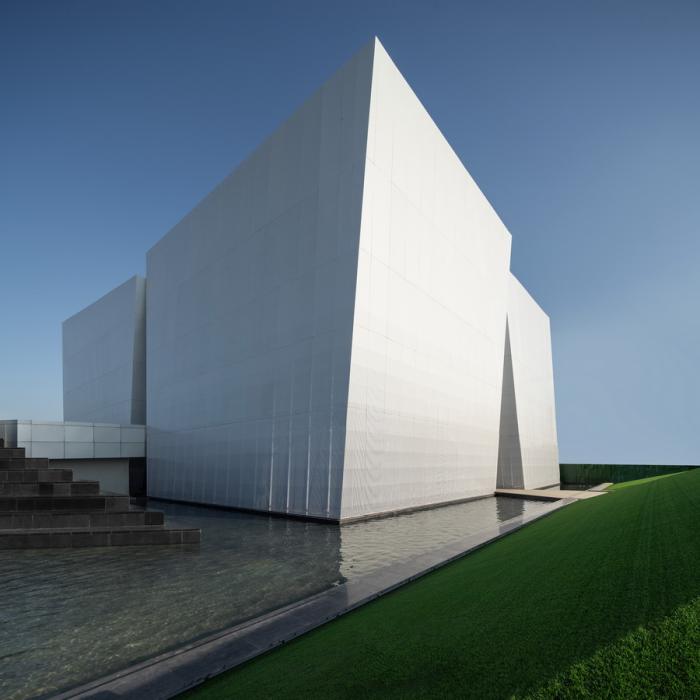 BIM建筑|荒野上的汉白玉——水发·信息小镇产业展示中心 / aoe|事建组