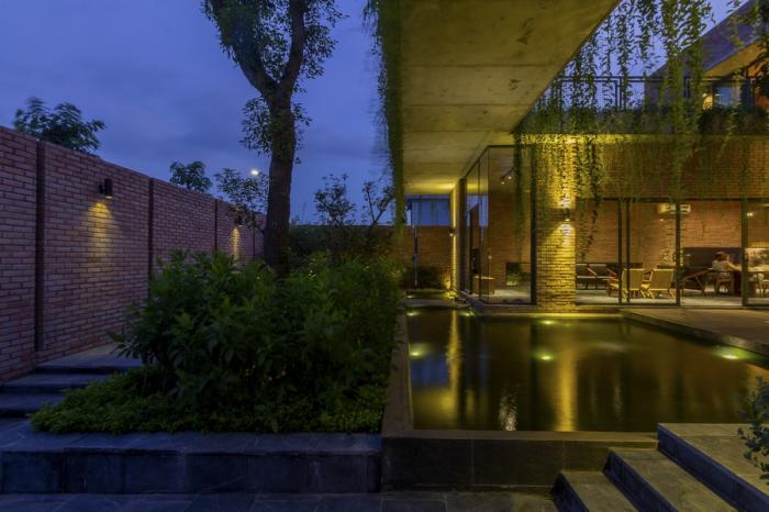 BIM建筑|闲赏庭院，静观游鱼：越南绿幕住宅 / HGAA