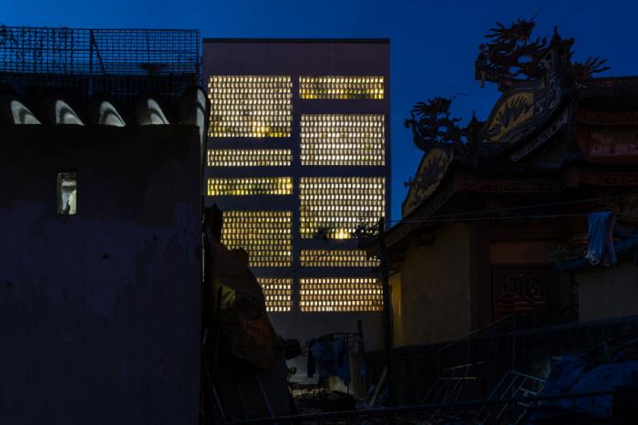 BIM建筑|与自然共居，越南百叶窗住宅 / Limdim House Studio