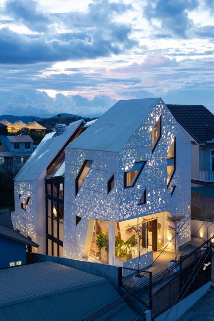 BIM建筑|星光熠熠，夜幕下的巨型灯笼 / Le House