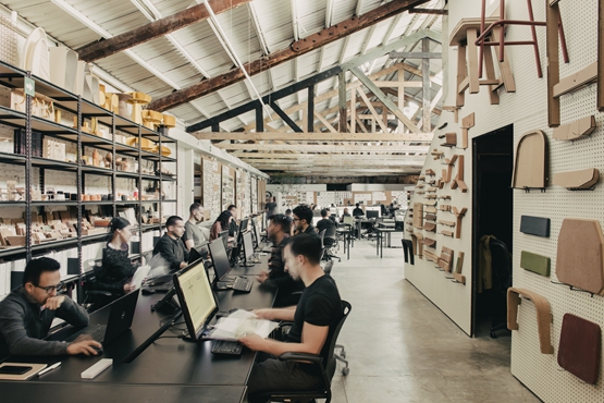 BIM建筑|埃斯拉维的办公室拥有“诚实的工业美学”