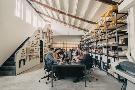 BIM建筑|埃斯拉维的办公室拥有“诚实的工业美学”