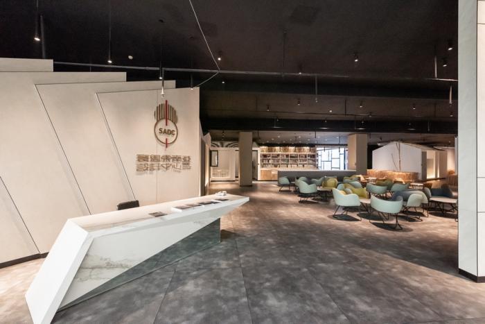 BIM建筑|寰盟东南亚设计中心办公空间 / 长空创作