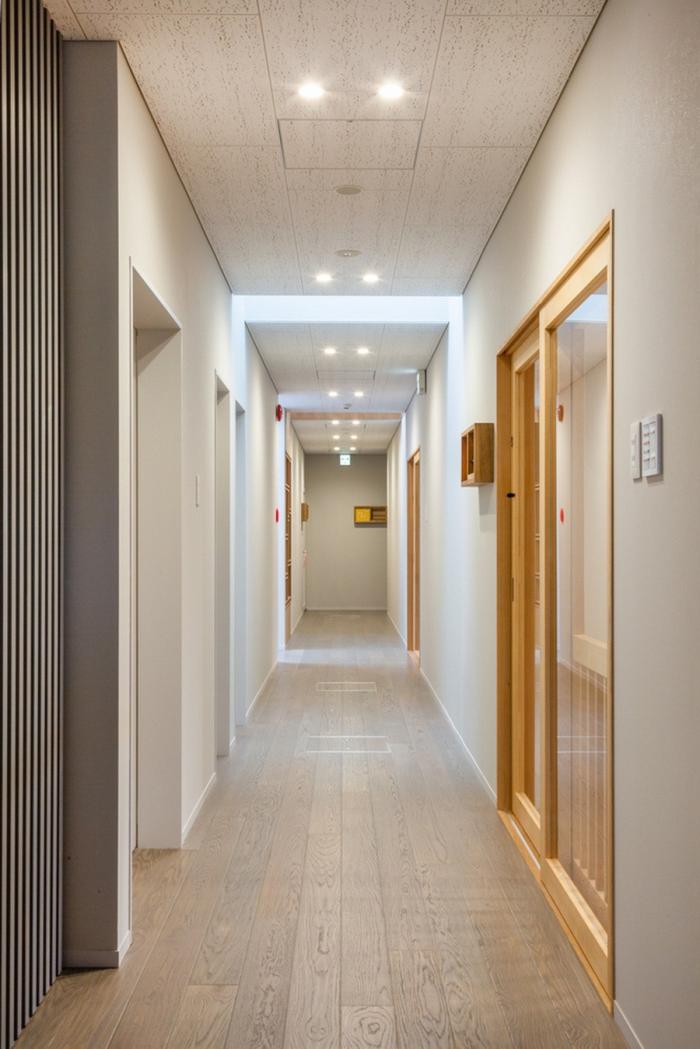 BIM建筑|KNO日托所，屋檐下的图书森林 / 日比野设计 + Youji no Shiro