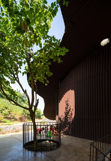 BIM建筑|越南农村建造波状屋顶幼儿园