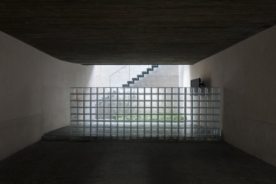 BIM建筑|越南Tan Dinh住宅，简居于“桥上” / MIA Design Studio