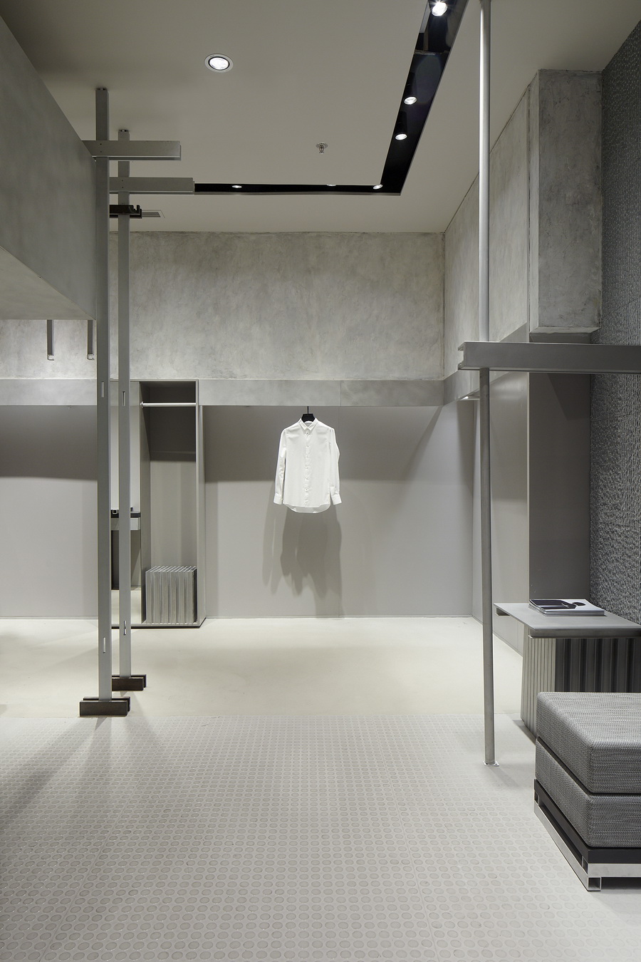 BIM建筑|SAMO形象店 / So Studio