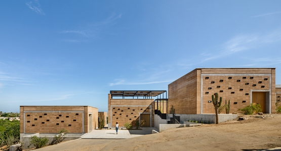 BIM建筑|里玛设计集团在洛斯·卡波斯设计夯土艺术中心