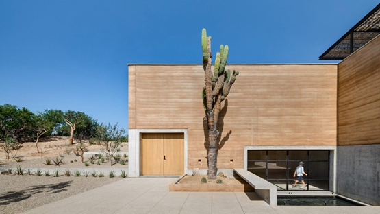 BIM建筑|里玛设计集团在洛斯·卡波斯设计夯土艺术中心