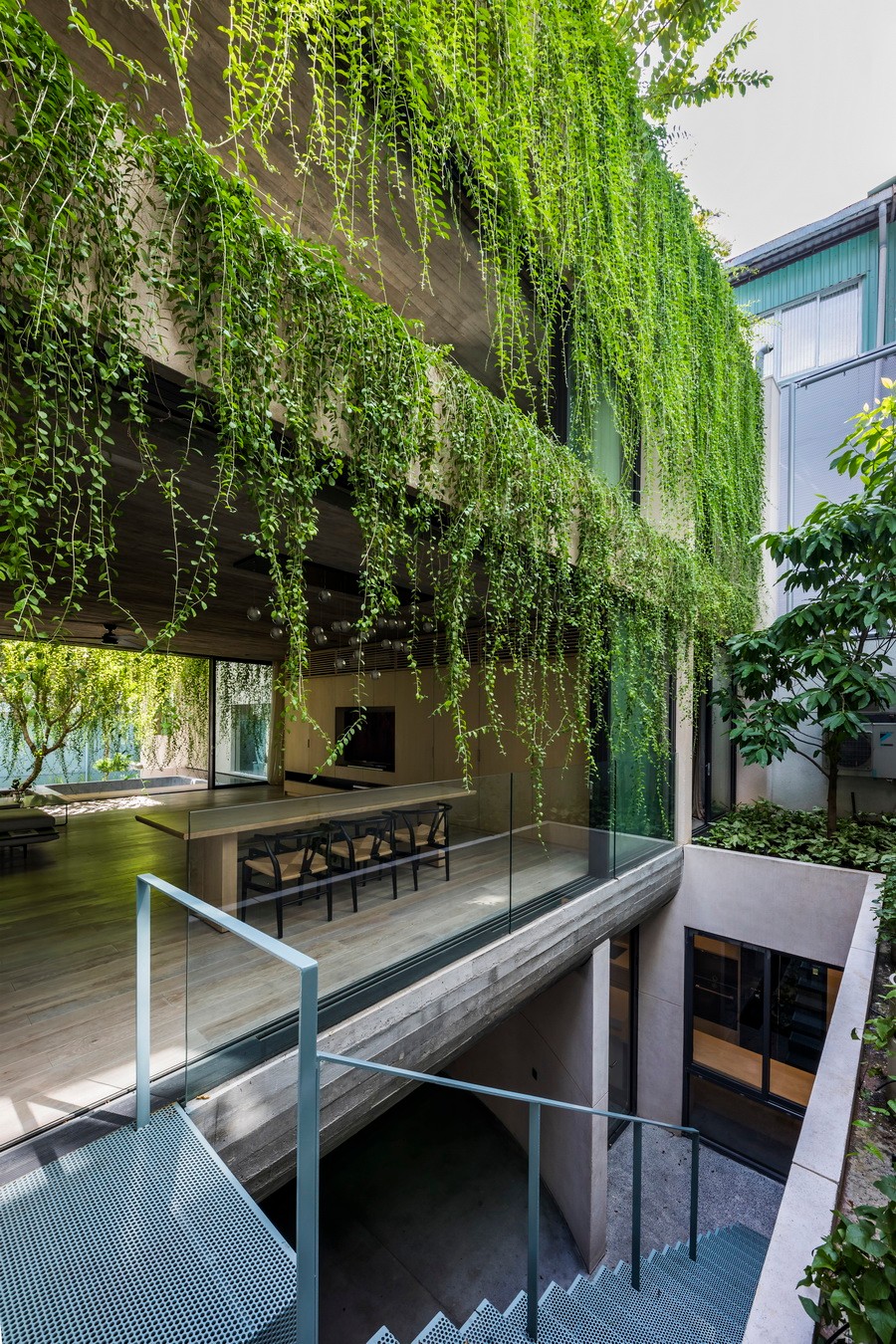 BIM建筑|越南Tan Dinh住宅，简居于“桥上” / MIA Design Studio