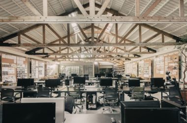 BIM建筑|埃斯拉维的办公室拥有“诚实的工业美学”-BIM建筑网