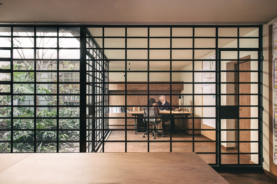 BIM建筑|埃斯拉维的办公室拥有“诚实的工业美学”