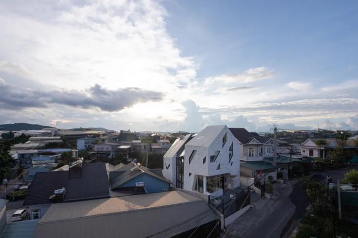 BIM建筑|星光熠熠，夜幕下的巨型灯笼 / Le House