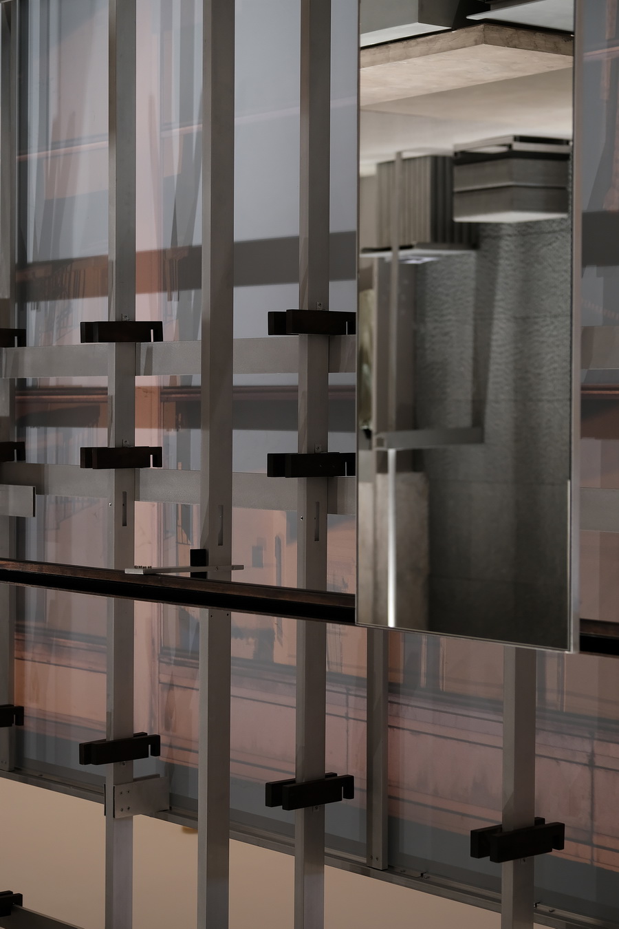 BIM建筑|SAMO形象店 / So Studio