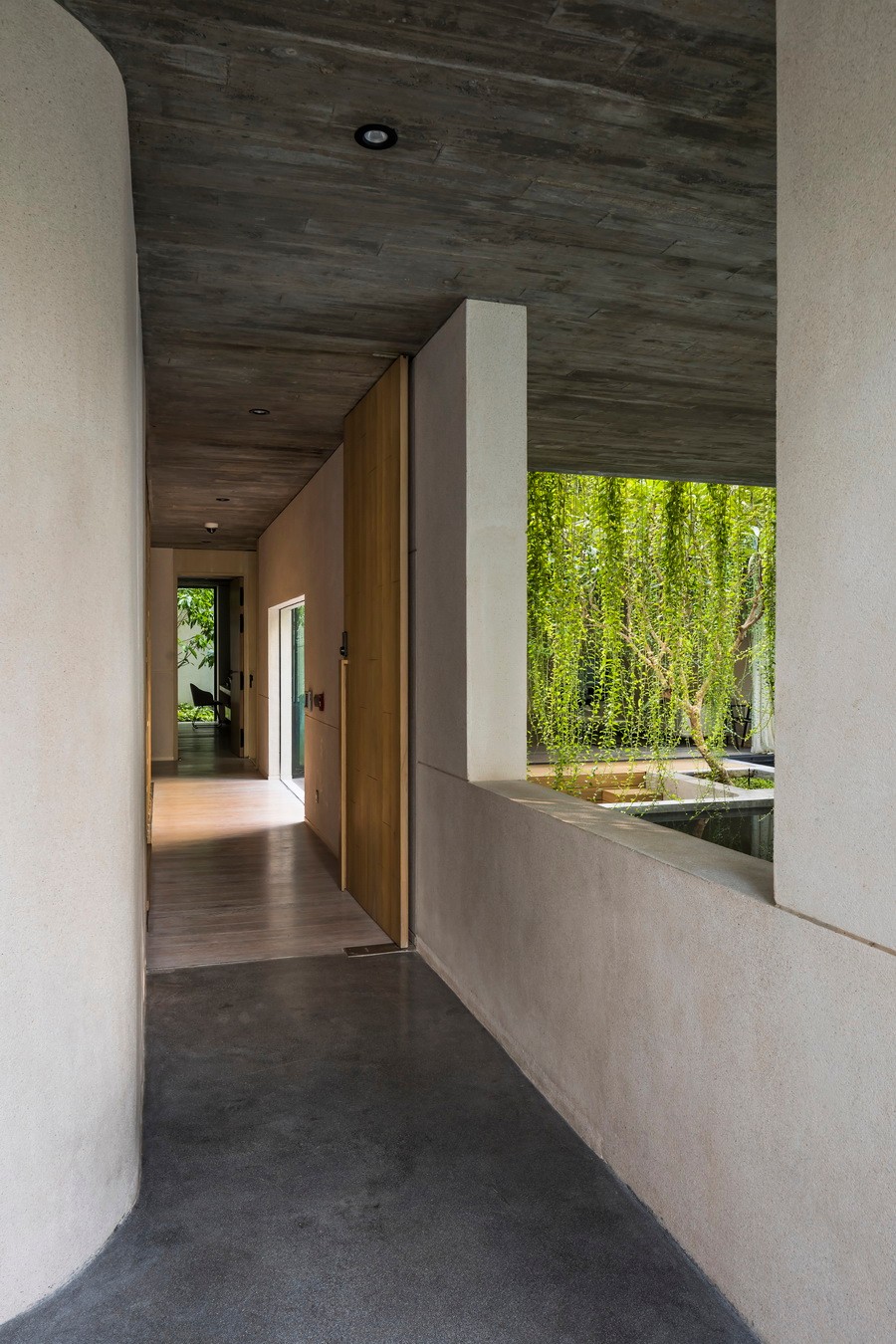 BIM建筑|越南Tan Dinh住宅，简居于“桥上” / MIA Design Studio