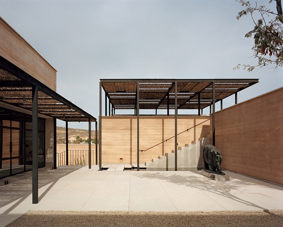 BIM建筑|里玛设计集团在洛斯·卡波斯设计夯土艺术中心