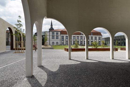 BIM建筑|“轨道建筑”在前法国修道院创造柱廊电影院