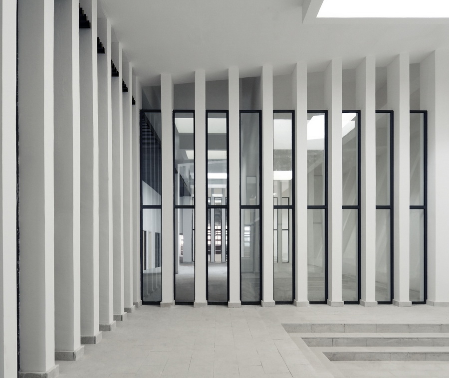 BIM建筑|黔南山地消防与应急救援训练中心 / 西线工作室