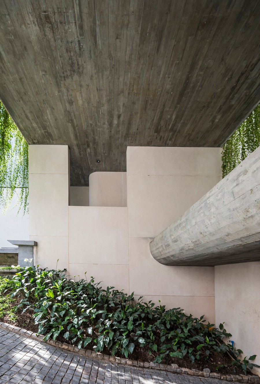 BIM建筑|越南Tan Dinh住宅，简居于“桥上” / MIA Design Studio