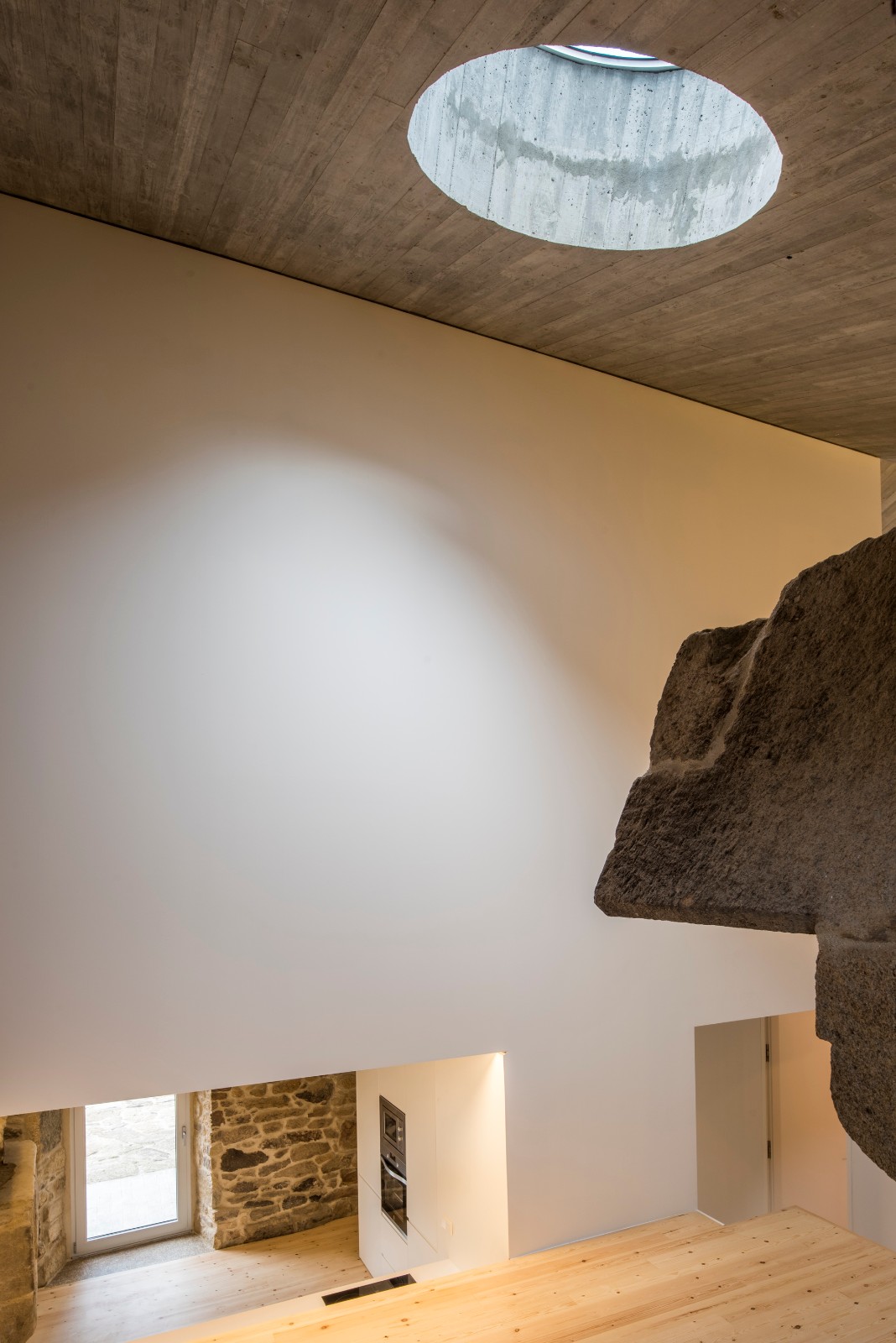 BIM建筑|混凝土和石头的碰撞 | 西班牙米拉弗洛雷斯住宅修复