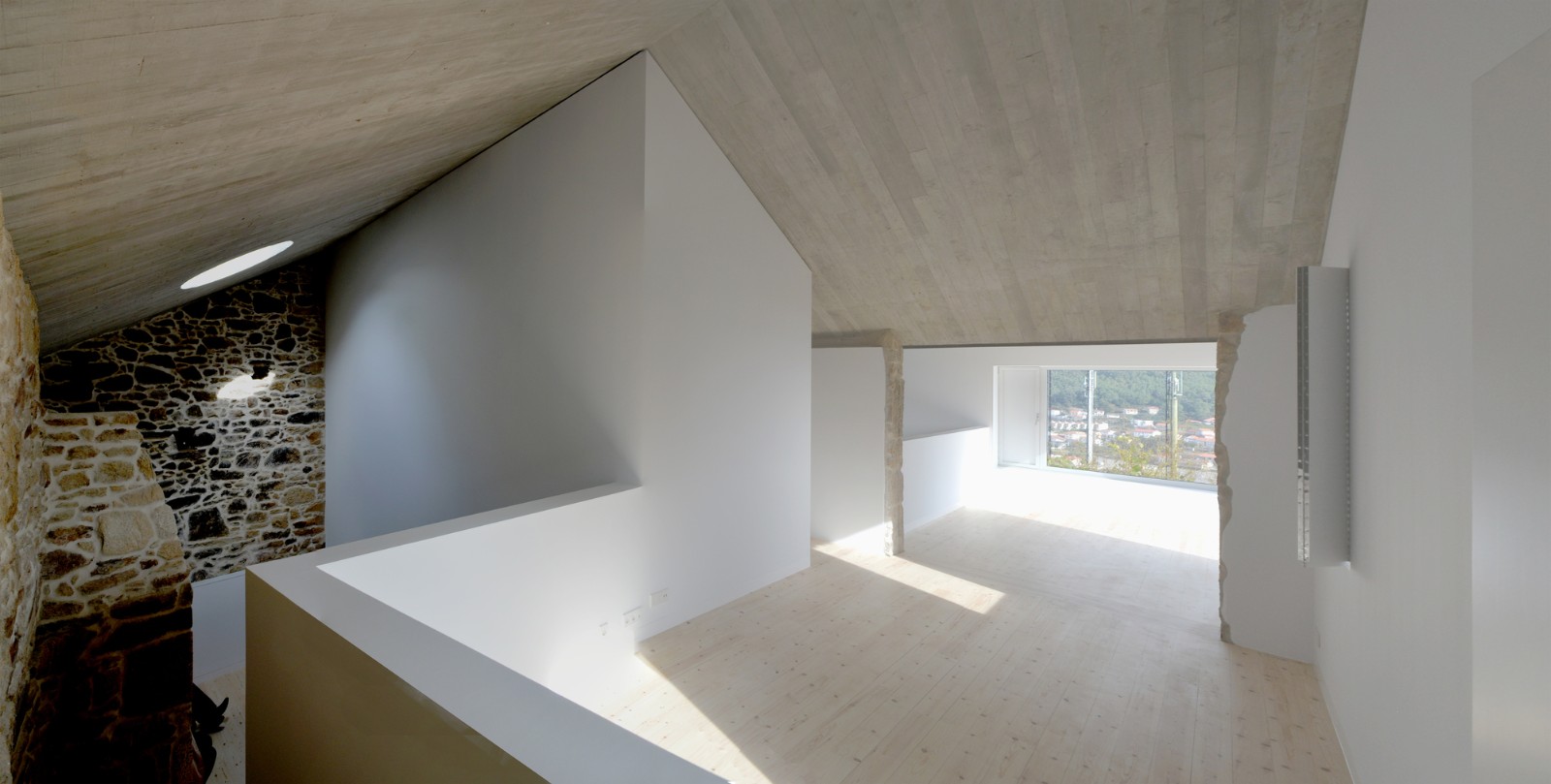 BIM建筑|混凝土和石头的碰撞 | 西班牙米拉弗洛雷斯住宅修复