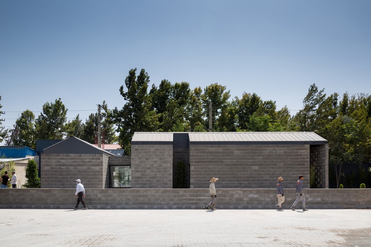 BIM建筑|Aptus 工厂展厅，庭院与光影之歌 / Hooba Design