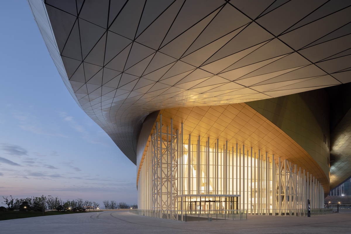 BIM建筑|苏州湾大剧院：太湖之畔的“飘带” / 克里斯蒂安·德·包赞巴克