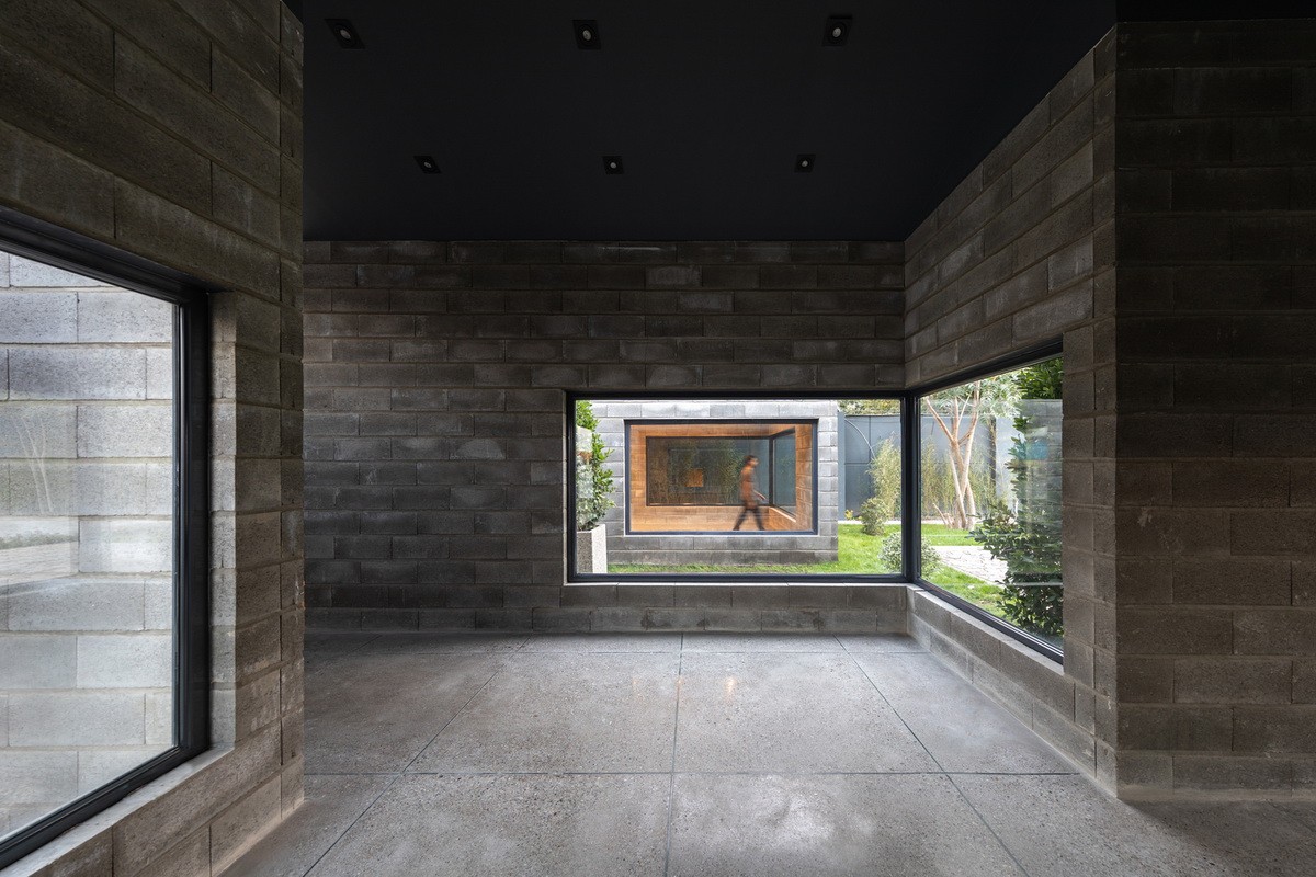 BIM建筑|Aptus 工厂展厅，庭院与光影之歌 / Hooba Design