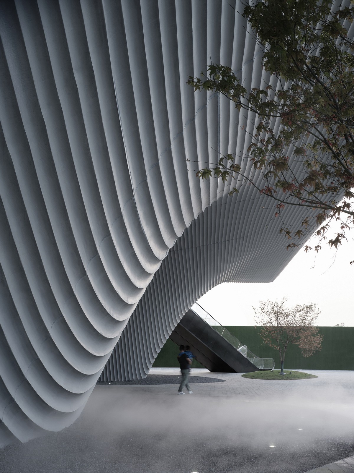 BIM建筑|漂浮之门——西安沣东新城莱安社区中心 / EID Architecture