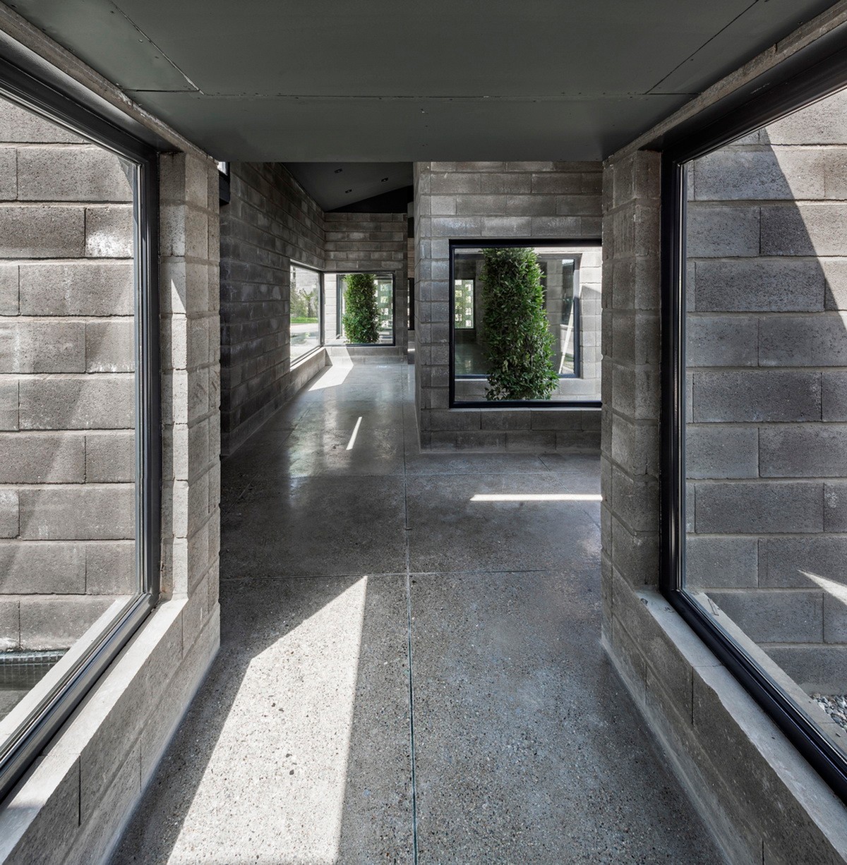 BIM建筑|Aptus 工厂展厅，庭院与光影之歌 / Hooba Design