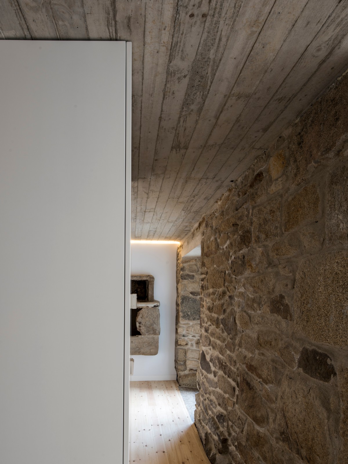 BIM建筑|混凝土和石头的碰撞 | 西班牙米拉弗洛雷斯住宅修复