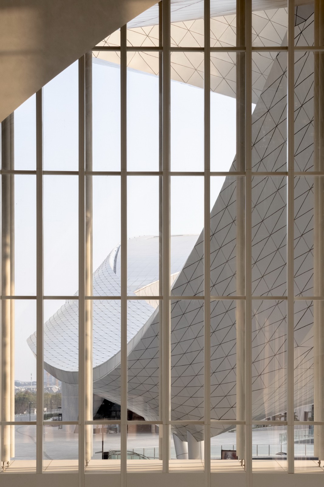 BIM建筑|苏州湾大剧院：太湖之畔的“飘带” / 克里斯蒂安·德·包赞巴克