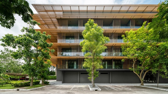 BIM建筑|ACA建筑工作室在泰国多沙达度假村增加水平雨棚