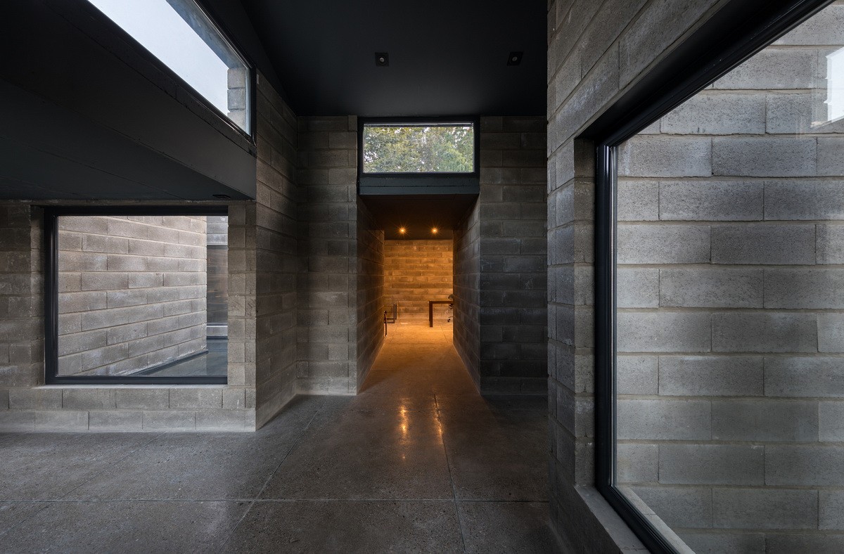 BIM建筑|Aptus 工厂展厅，庭院与光影之歌 / Hooba Design