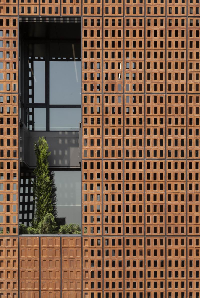 BIM建筑|砖石结构像素化装饰 | 谢里夫理工大学办公楼