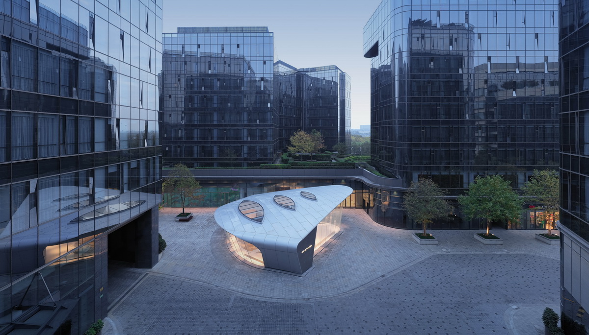 BIM建筑|上海虹桥首个当代艺术馆：一只“机翼”，跳脱于方盒子城市肌理 / 三益设计